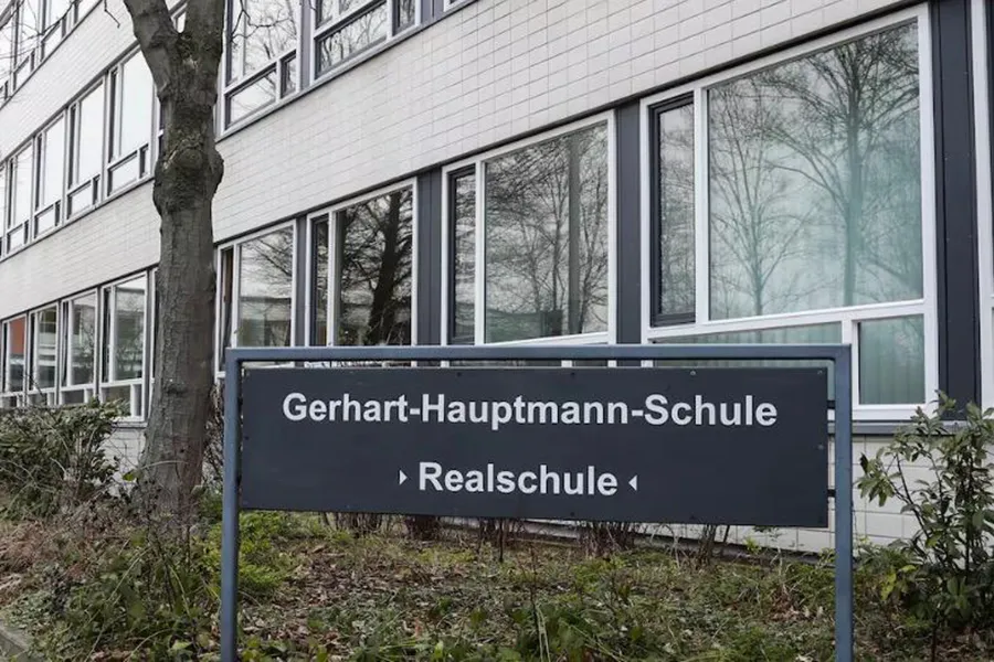 Altes Schulschild der Gerhart-Hauptmann-Realschule