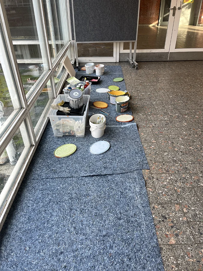 Farbeimer und Abdeckung